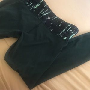 LULULEMON REVERSIBLE green yoga pant size 4